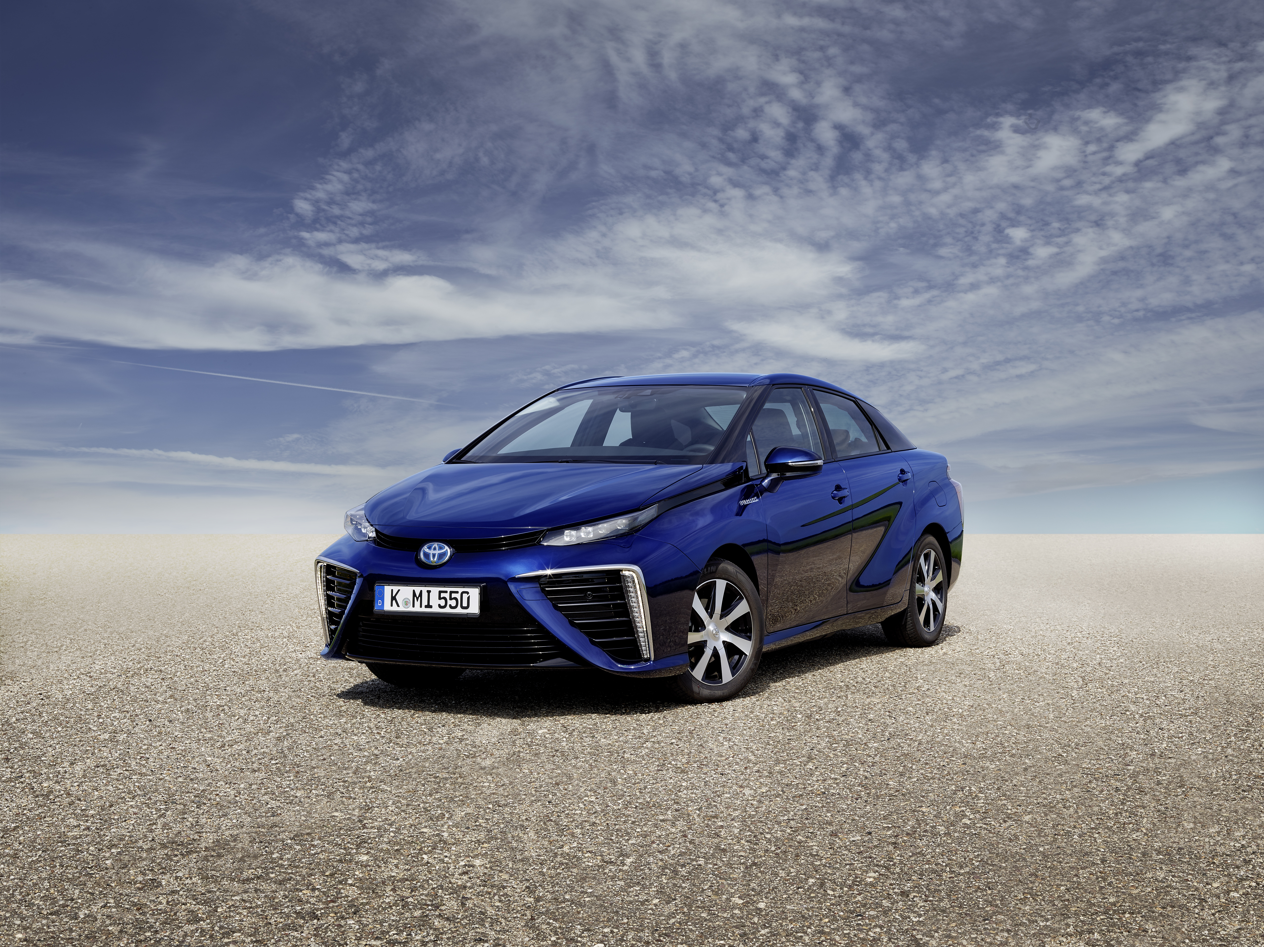06 TOYOTA MIRAI 2015.jpg