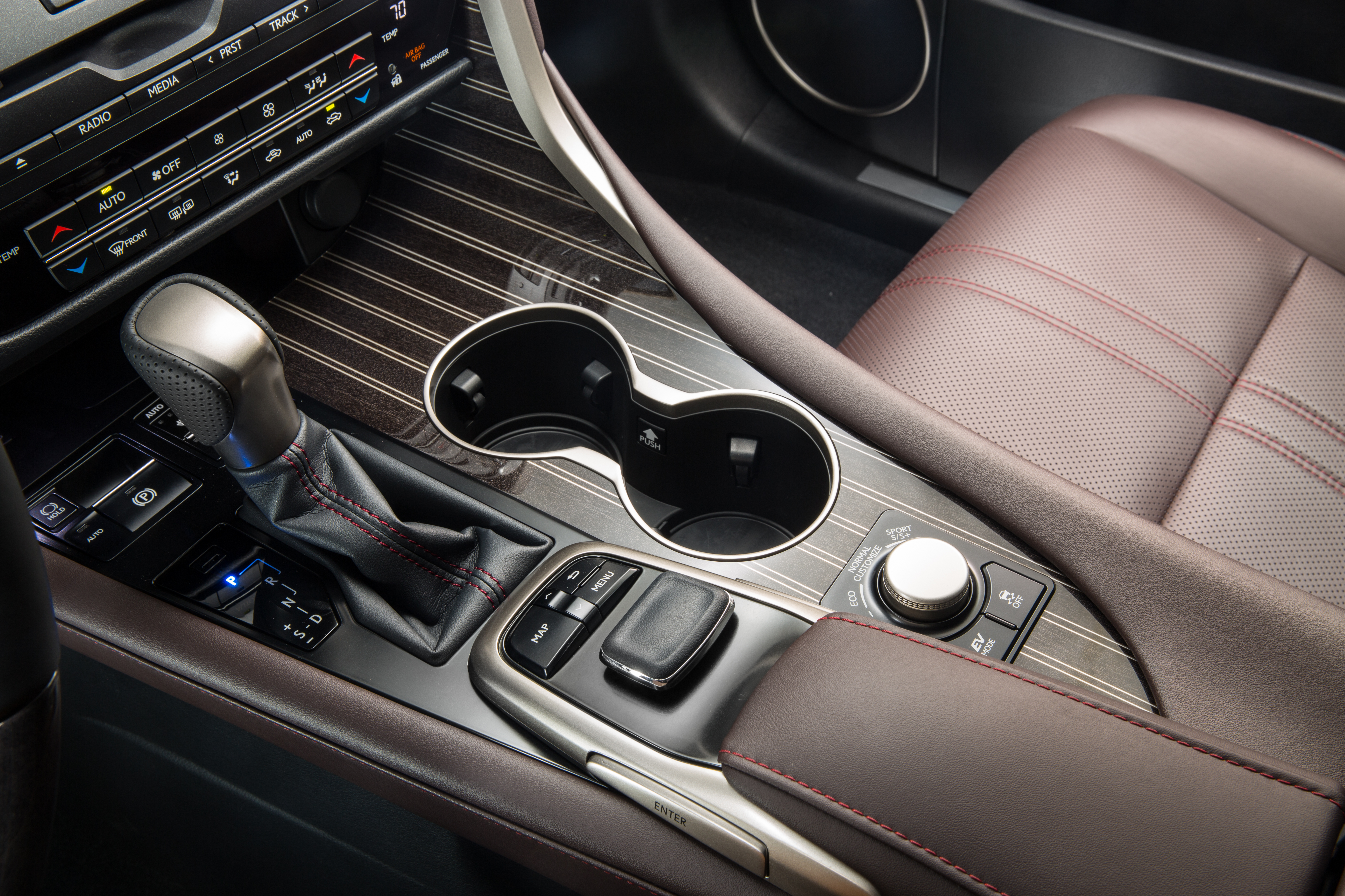 2016 Lexus RX 450h 058.jpg