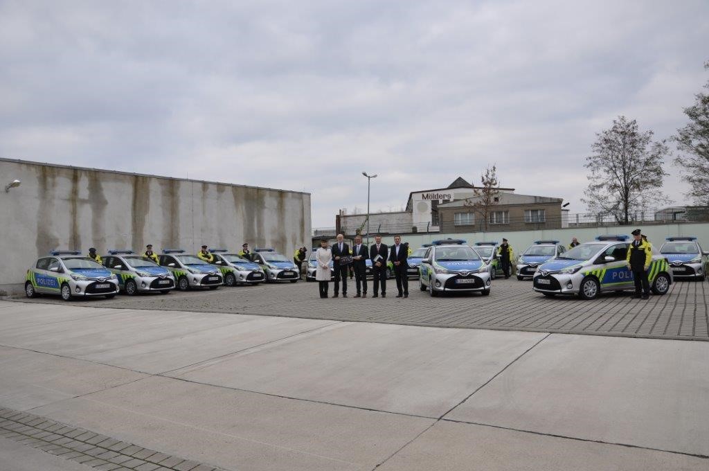 von links nach rechts: Heike Grasse Repräsentantin TGS Behörden, Herr Dummsdorf Direktor Technisches Polizeiamt, Michael Heise Vertriebsleiter Toyota Geschäftskunden Service, Sascha Behmer, Key Account Manager TGS, Dr. Schellenberger MdL CDU