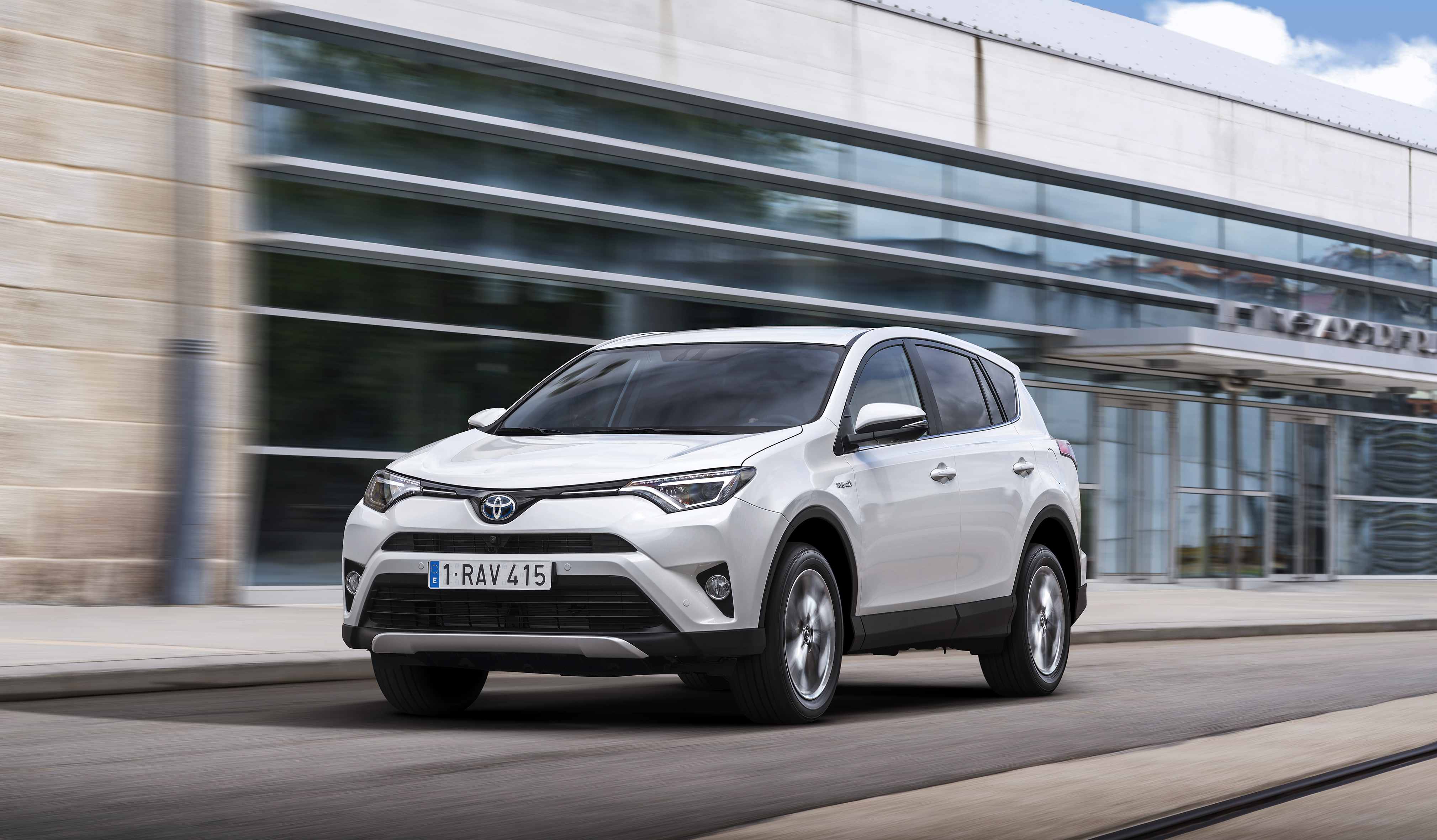 RAV4_HYBRID_EXT_15.jpg
