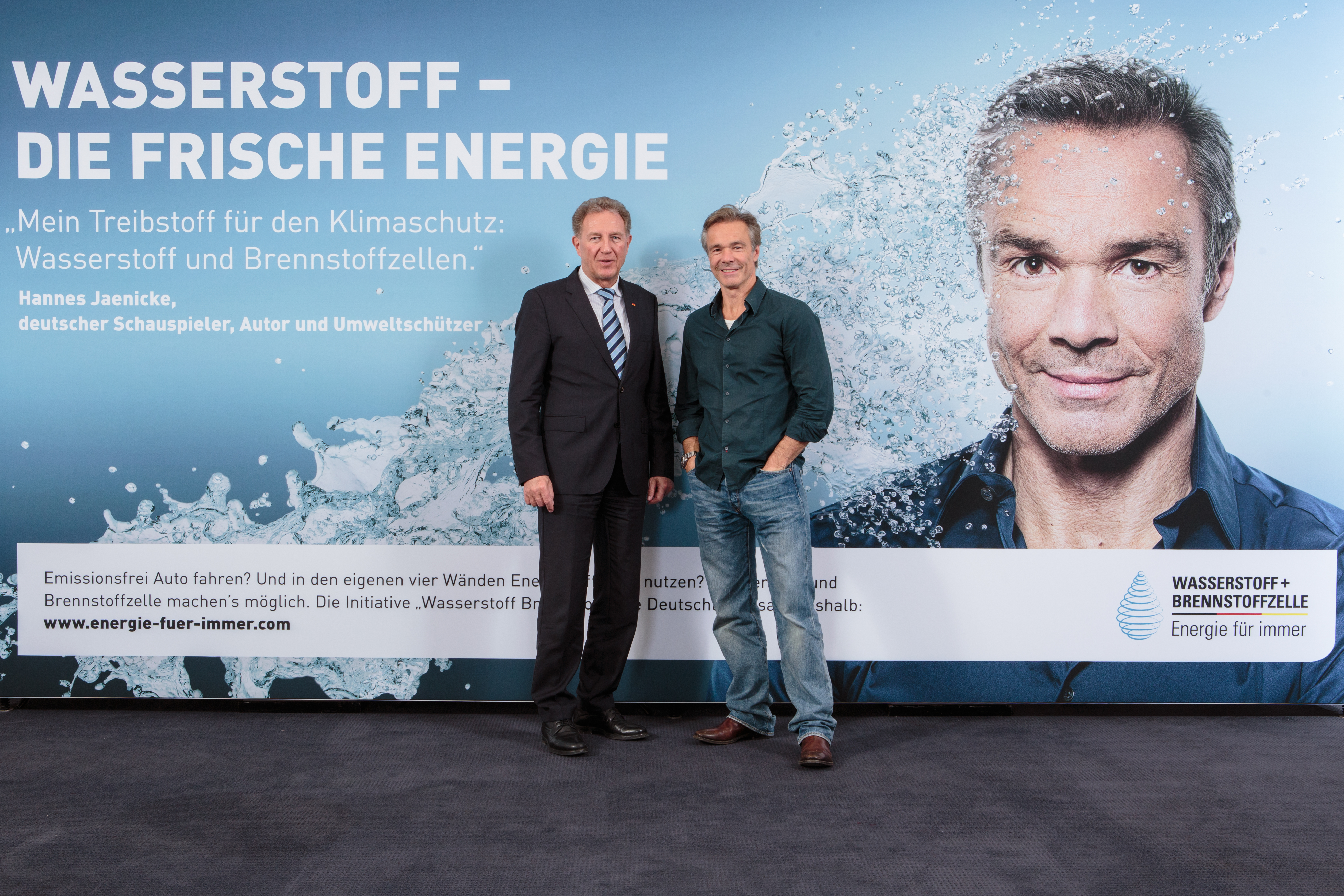Norbert Barthle, Parlamentarischer Staatssekretär beim Bundesminister für Verkehr und digitale Infrastruktur (links) und Hannes Jaenicke, Schauspieler, Autor und Ermittler