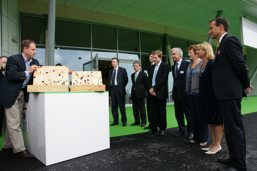 v.l.n.r.: Daniele Schillaci (President Toyota France), Hiroshi Ito (Chairman de Toyota France), Michel Gardel (Vice-President Toyota Motor Europe), Didier Leroy (designated President Toyota Motor Europe), Maxime Bono (Deputy Mayor La Rochelle), Suzanne T