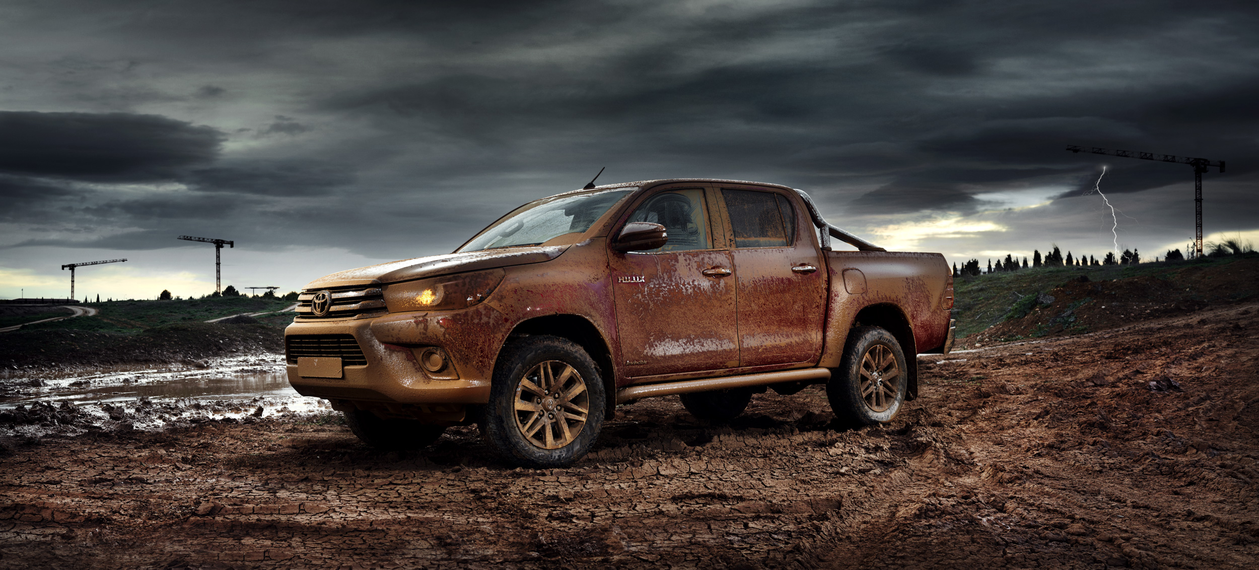 HILUX_Exterior_76_DPL.jpg