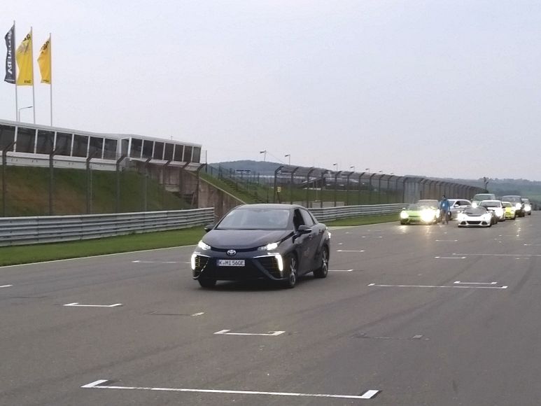 Toyota Mirai ist schnellstes Wasserstoffauto auf dem Sachsenring