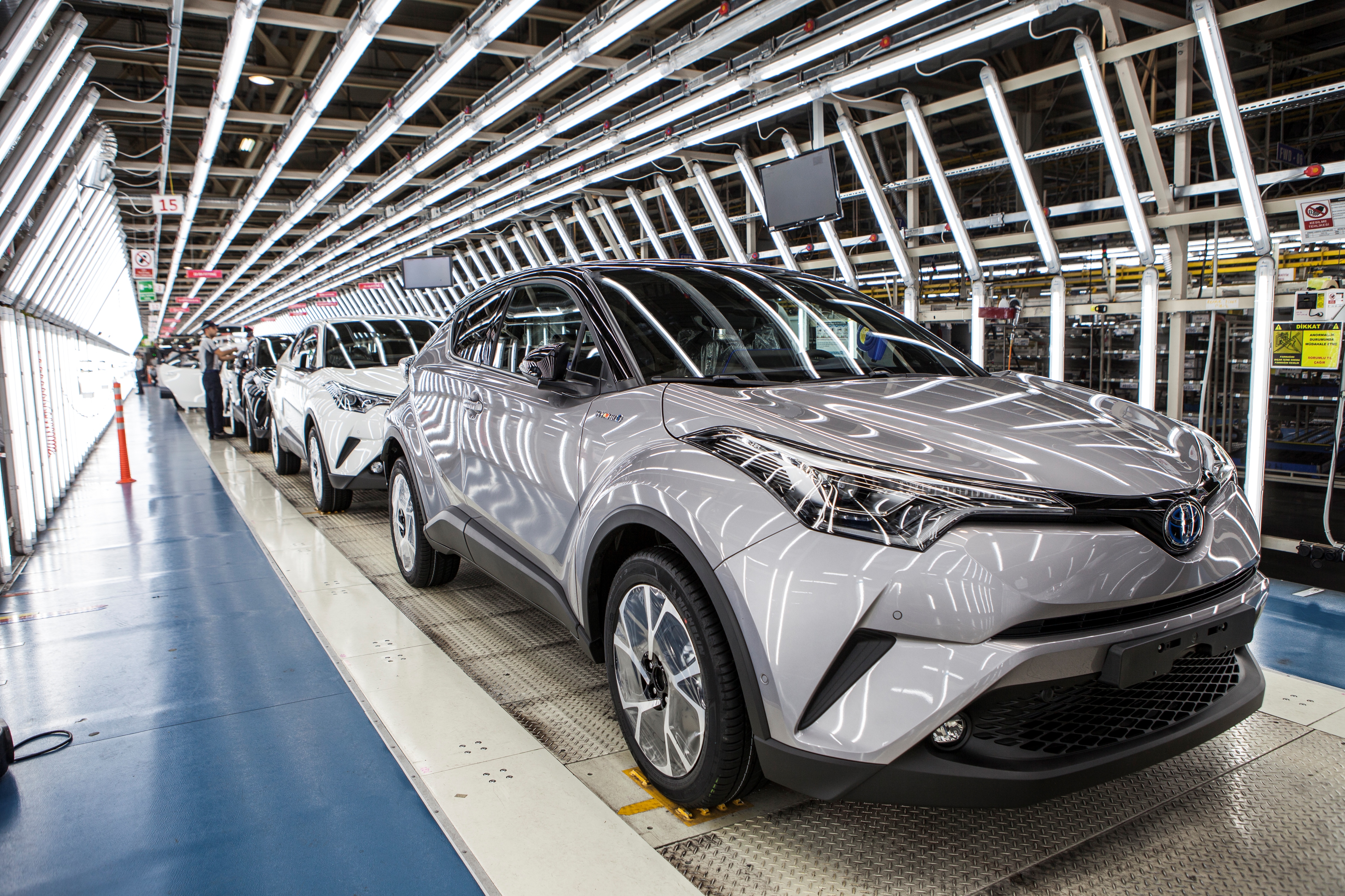 Erster Toyota C-HR läuft vom Band - Toyota-C-HR TMMT-2