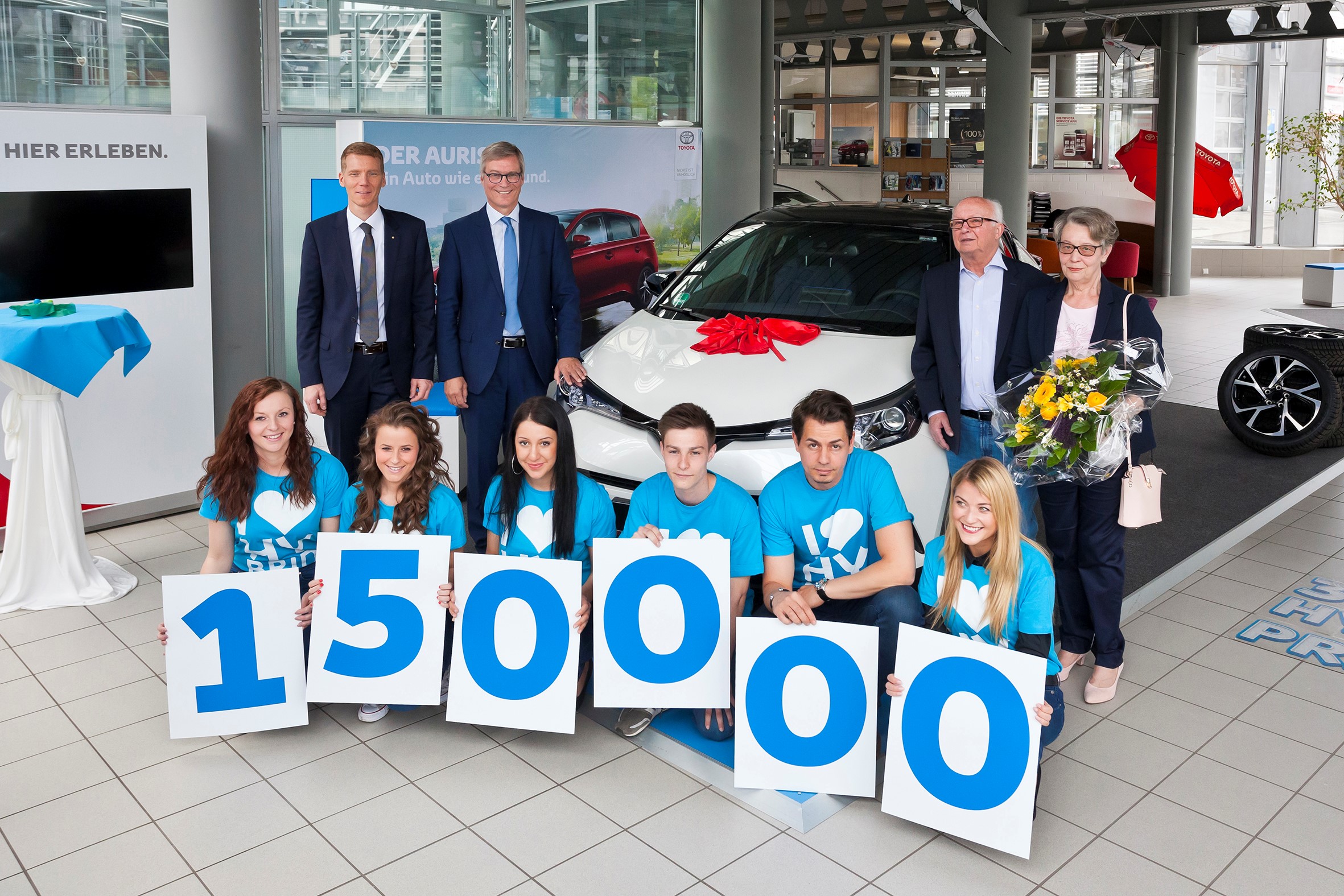 150.000ste Hybridfahrzeug in Deutschland an Kunden übergeben
