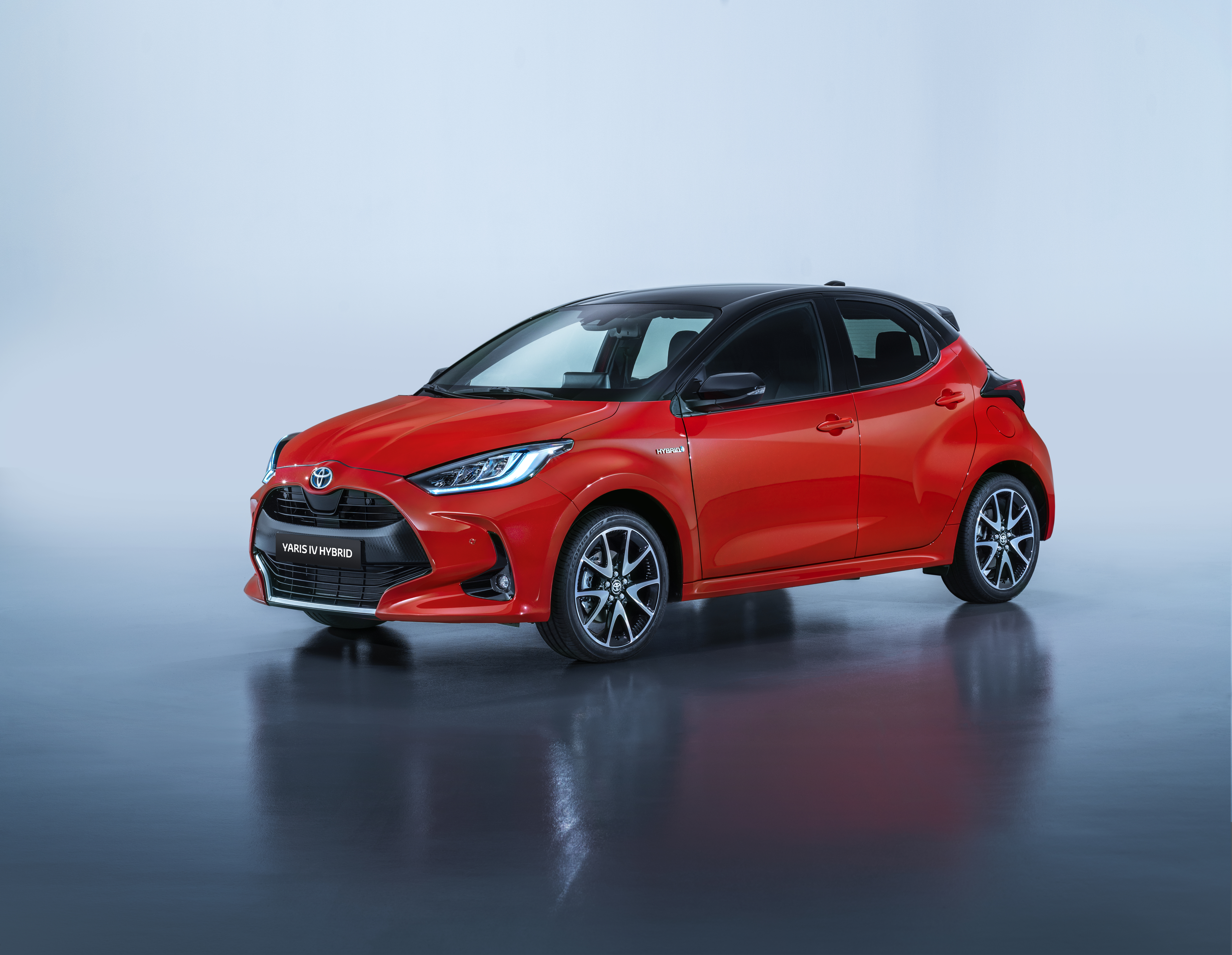 TOYOTA YARIS 4 HYBRID 1