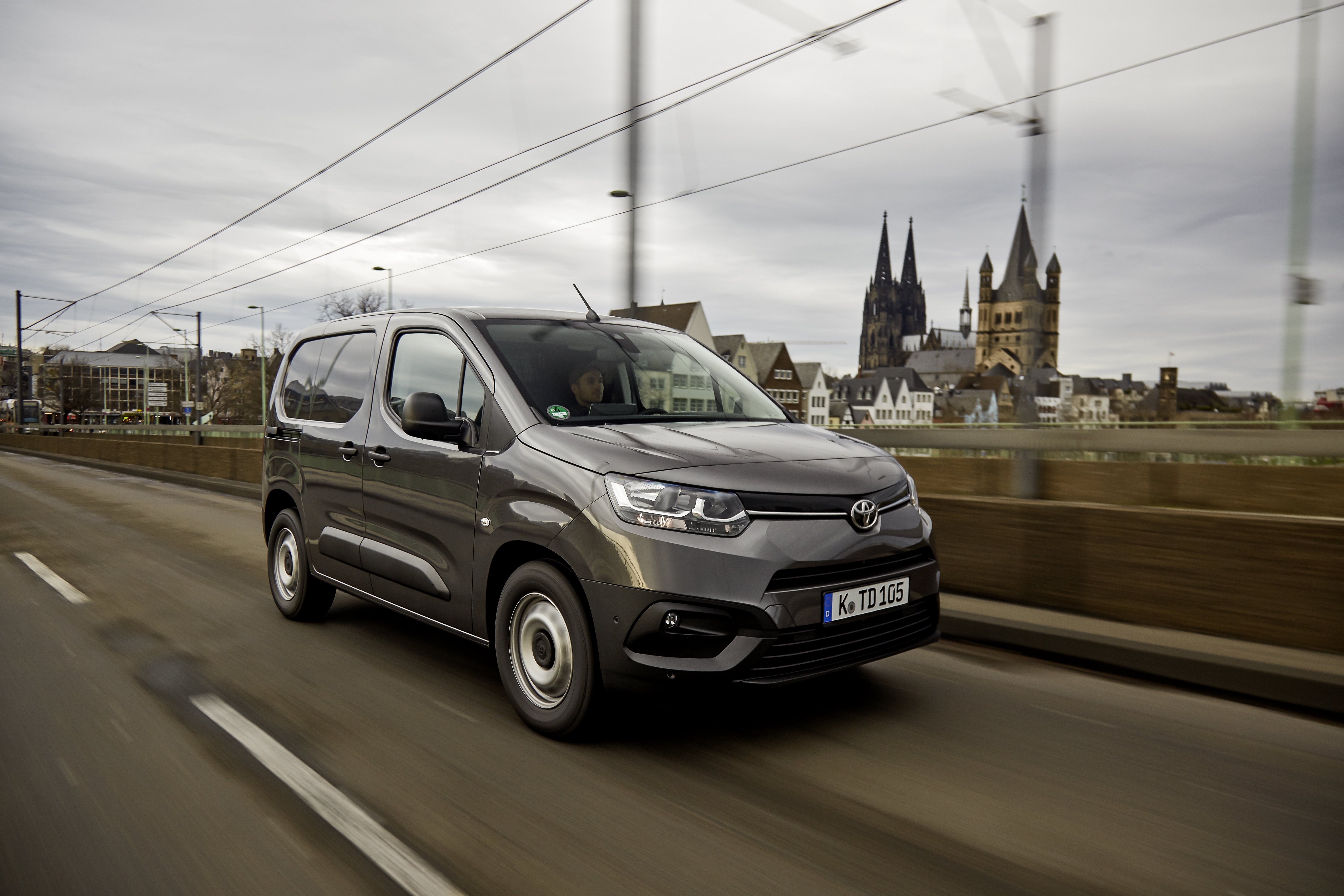 Proace City Fahraufnahmen 020