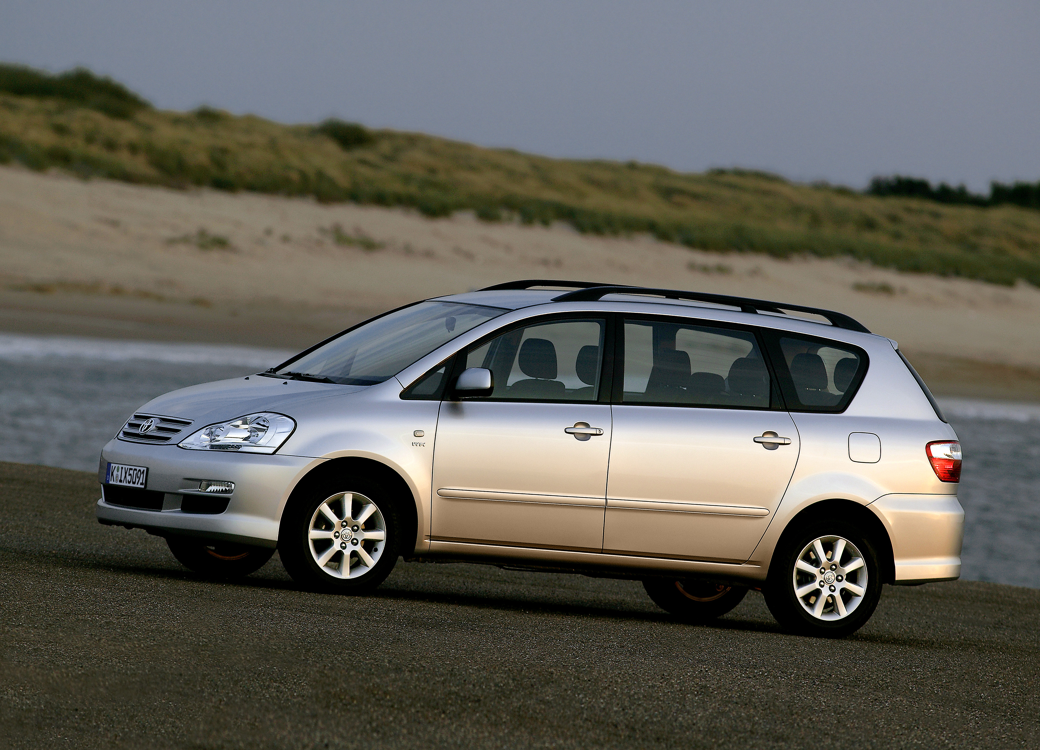 Toyota Avensis Verso 2004 - 2316